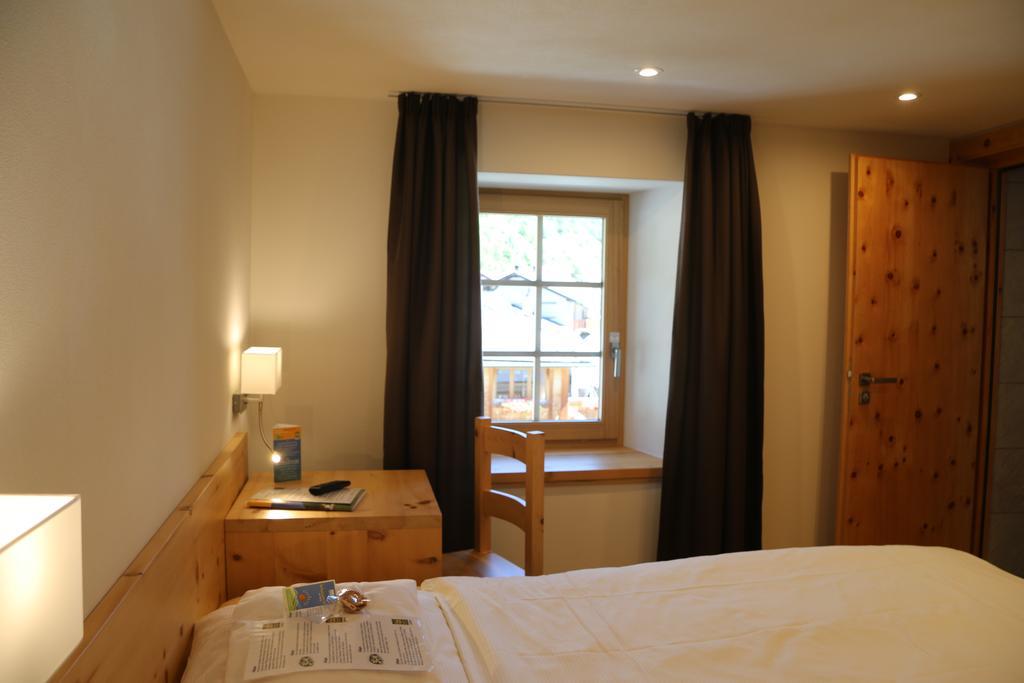 Müstair Hotel Helvetia מראה חיצוני תמונה