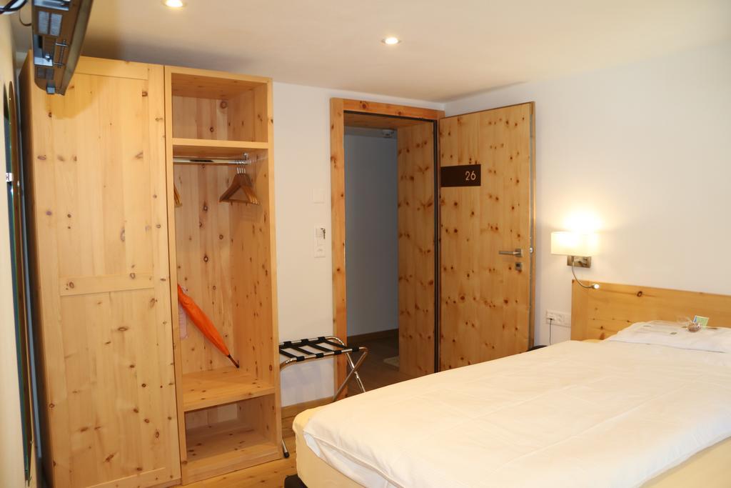 Müstair Hotel Helvetia מראה חיצוני תמונה