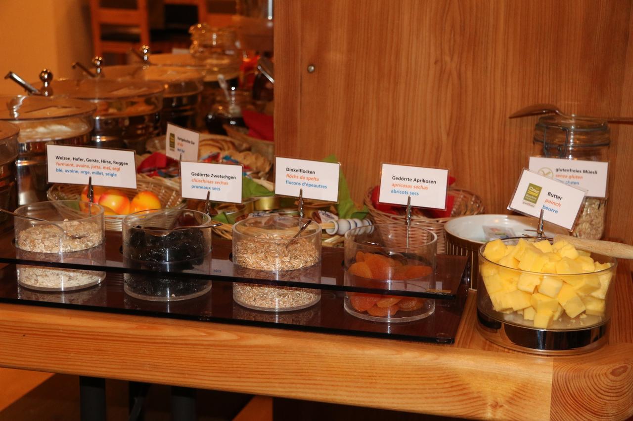 Müstair Hotel Helvetia מראה חיצוני תמונה