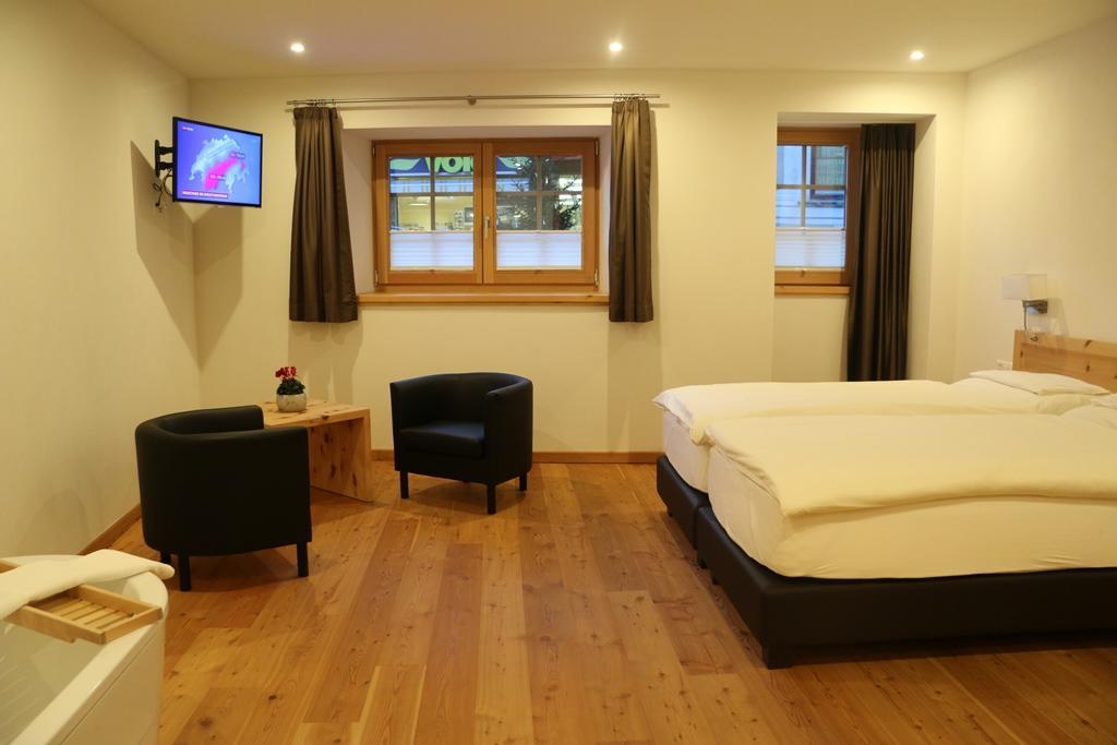Müstair Hotel Helvetia מראה חיצוני תמונה